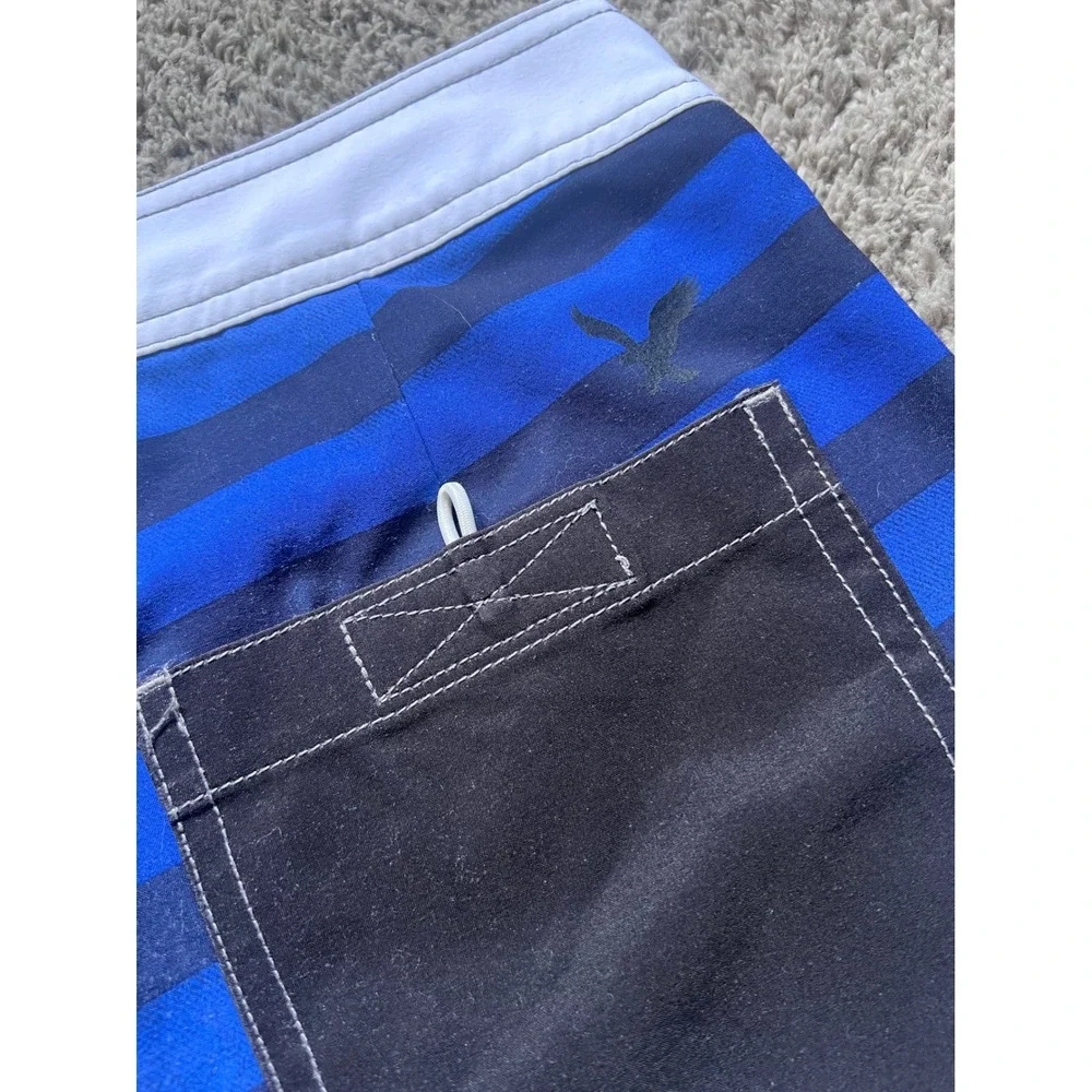 American Eagle Mens Blue Striped Swim Trunks Size Medium‎